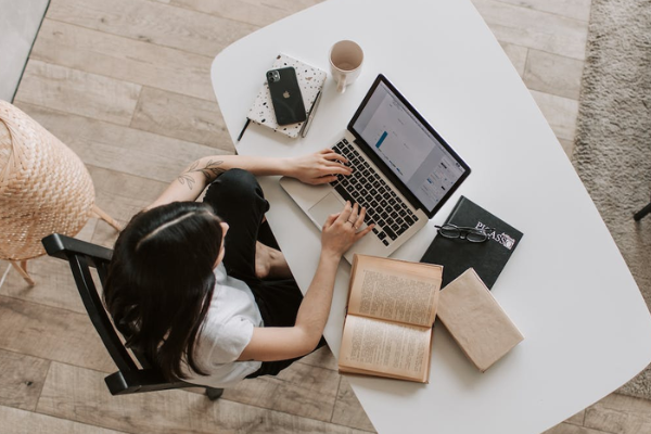 Inovação para Mulheres Empreendedoras: Por que a Gestão de Tráfego é a Profissão do Futuro